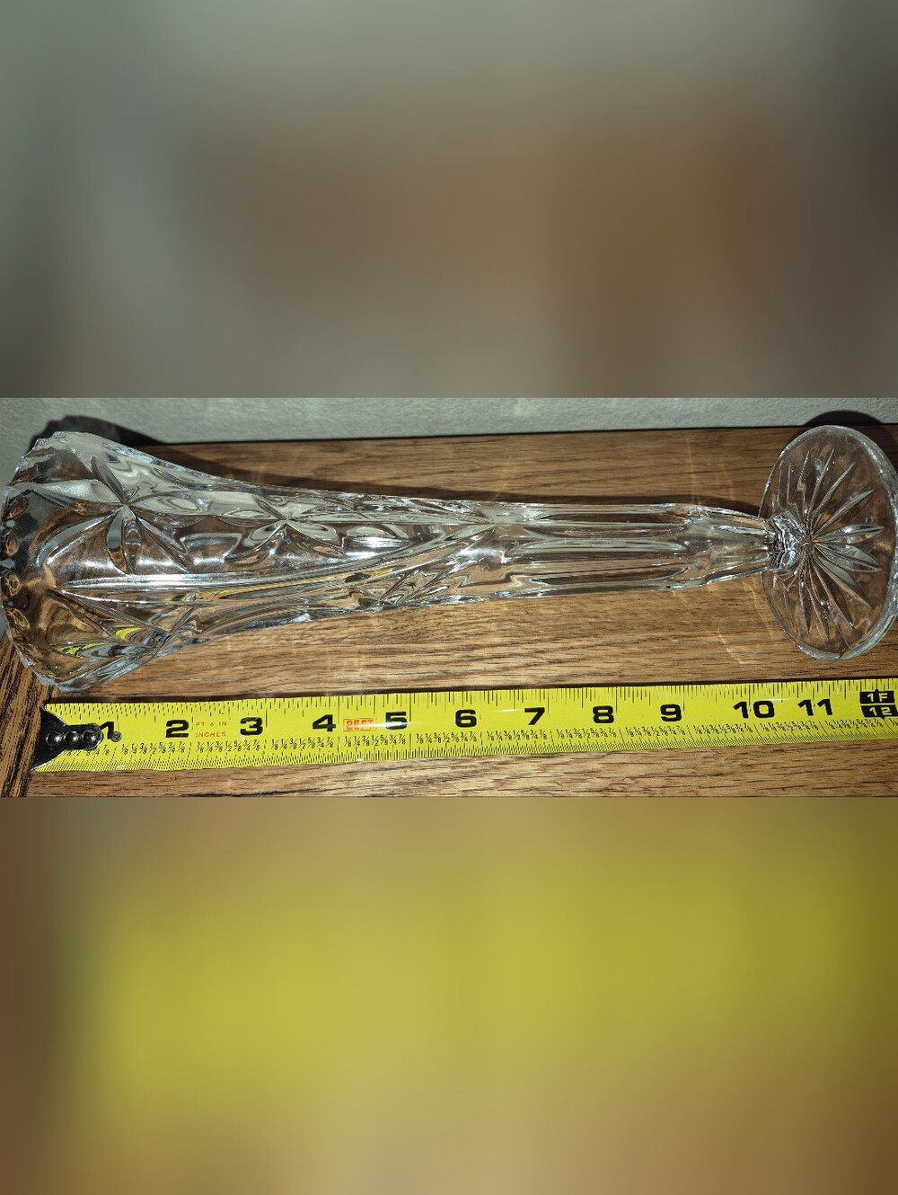 Vintage pinwheel-cut lead crystal pedestal bud vase - Picture 5 of 6
